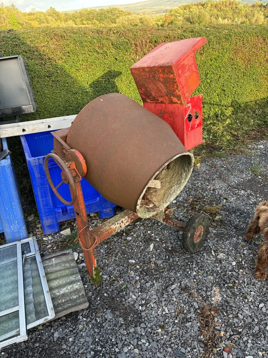 Small cement mixer - Image 1