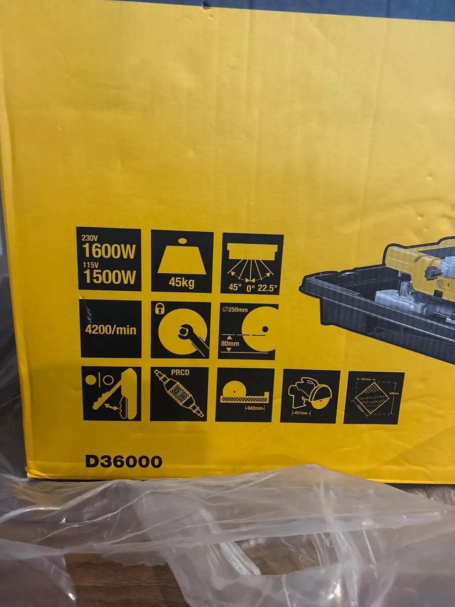 DeWalt D36000 Wet Tile Saw & - Image 1