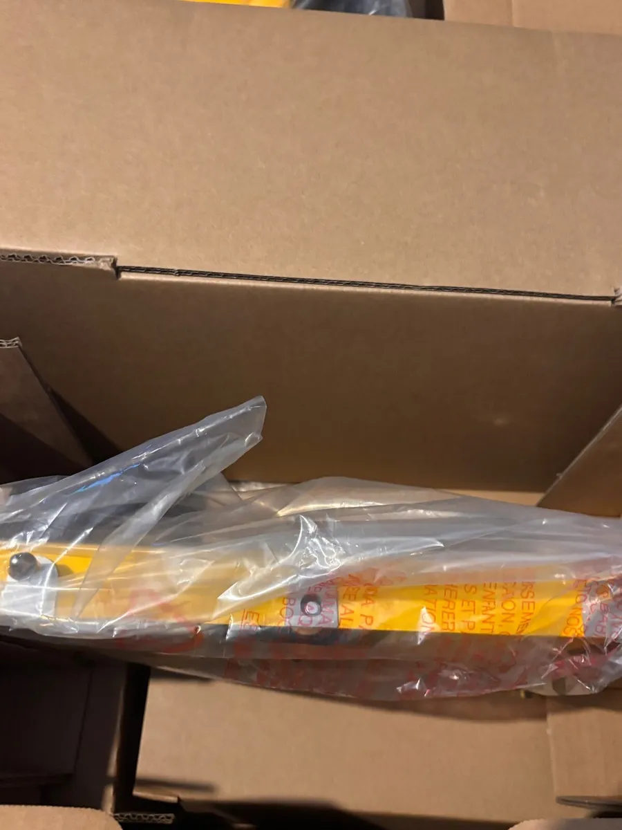 DeWalt D36000 Wet Tile Saw & - Image 3
