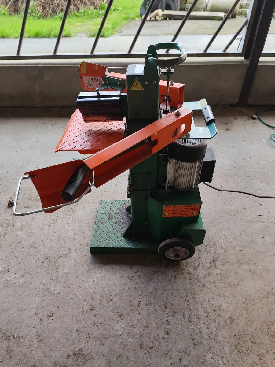 9 ton Hartnett log splitter - Image 2