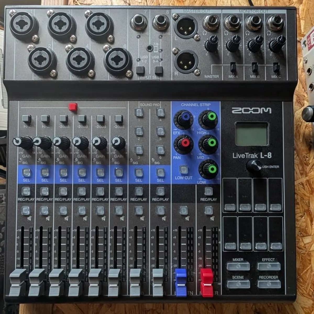 Zoom LiveTrak L-8 mixer/recorder/audio interface - Image 1