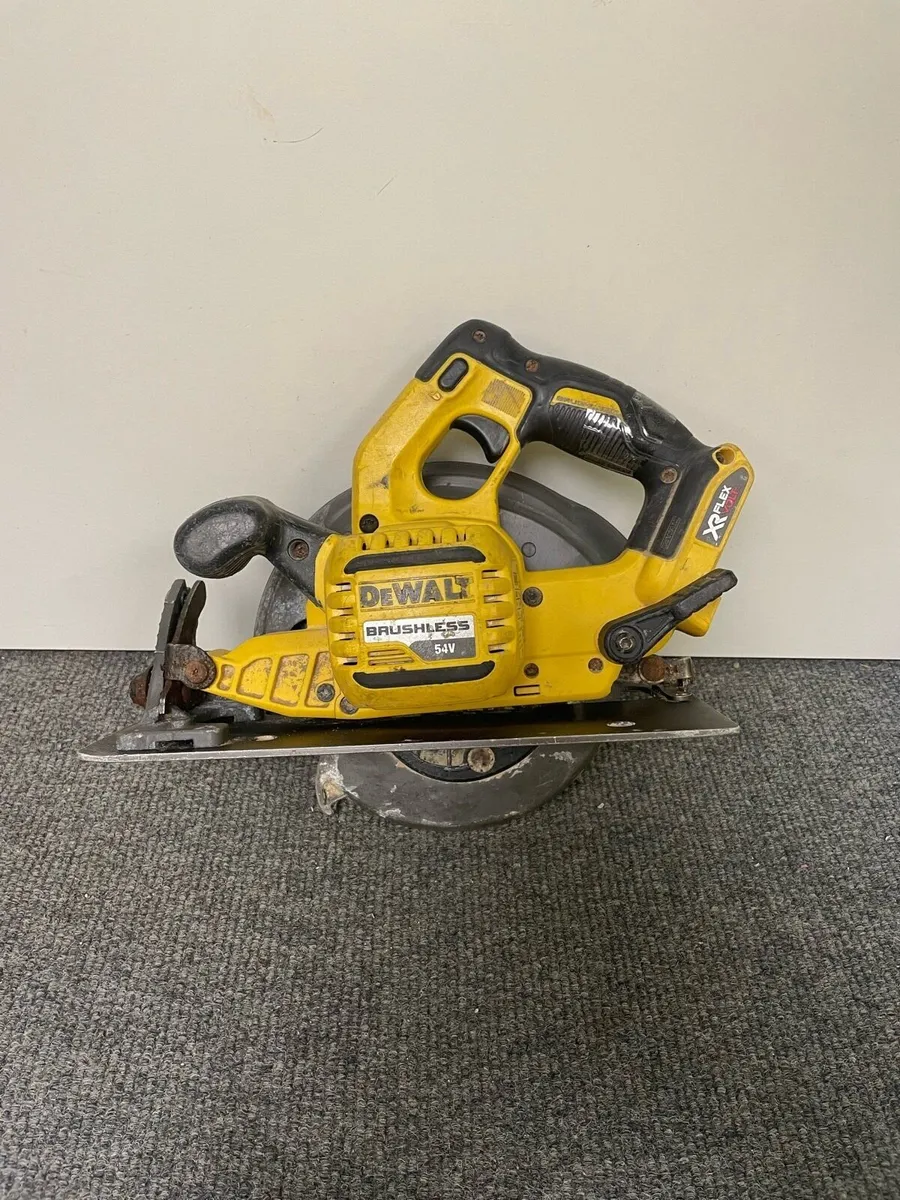 De Walt Circular Saw - Baretool - 54volt - DCS575 - Image 3