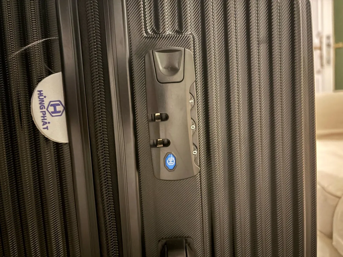 Large black suitcase - Image 4