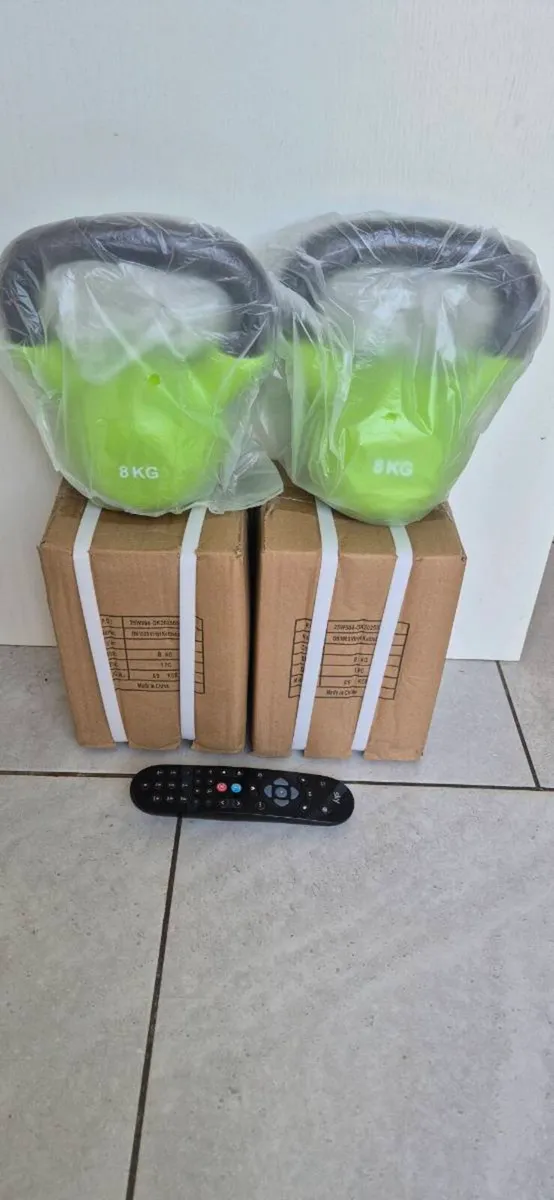 Brand new 2x8kilo cast iron kettlebells - Image 1