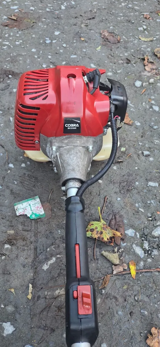 Cobra hedge trimmer & strimmer - Image 2