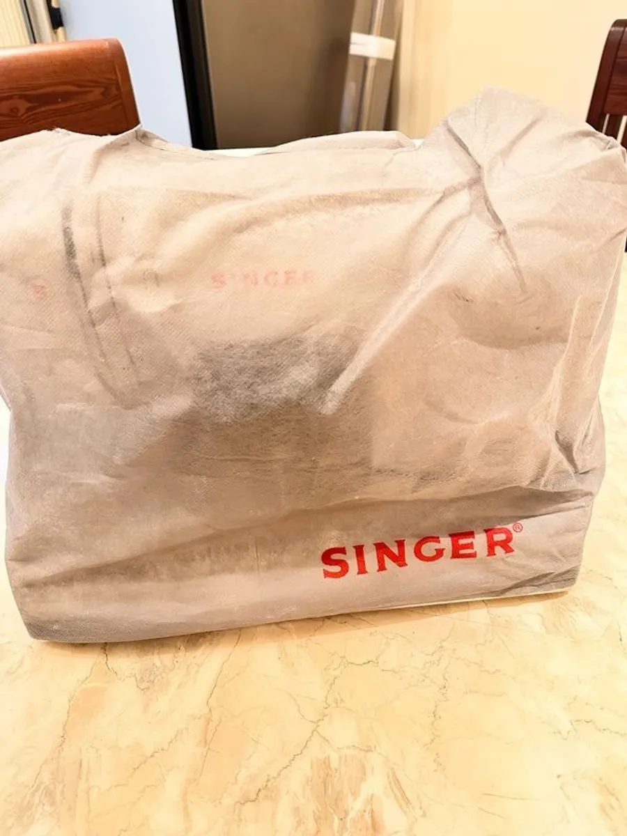 Singer Sewing Machine - Image 3