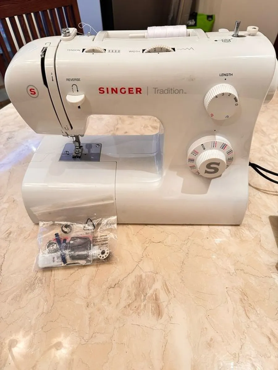 Singer Sewing Machine - Image 4