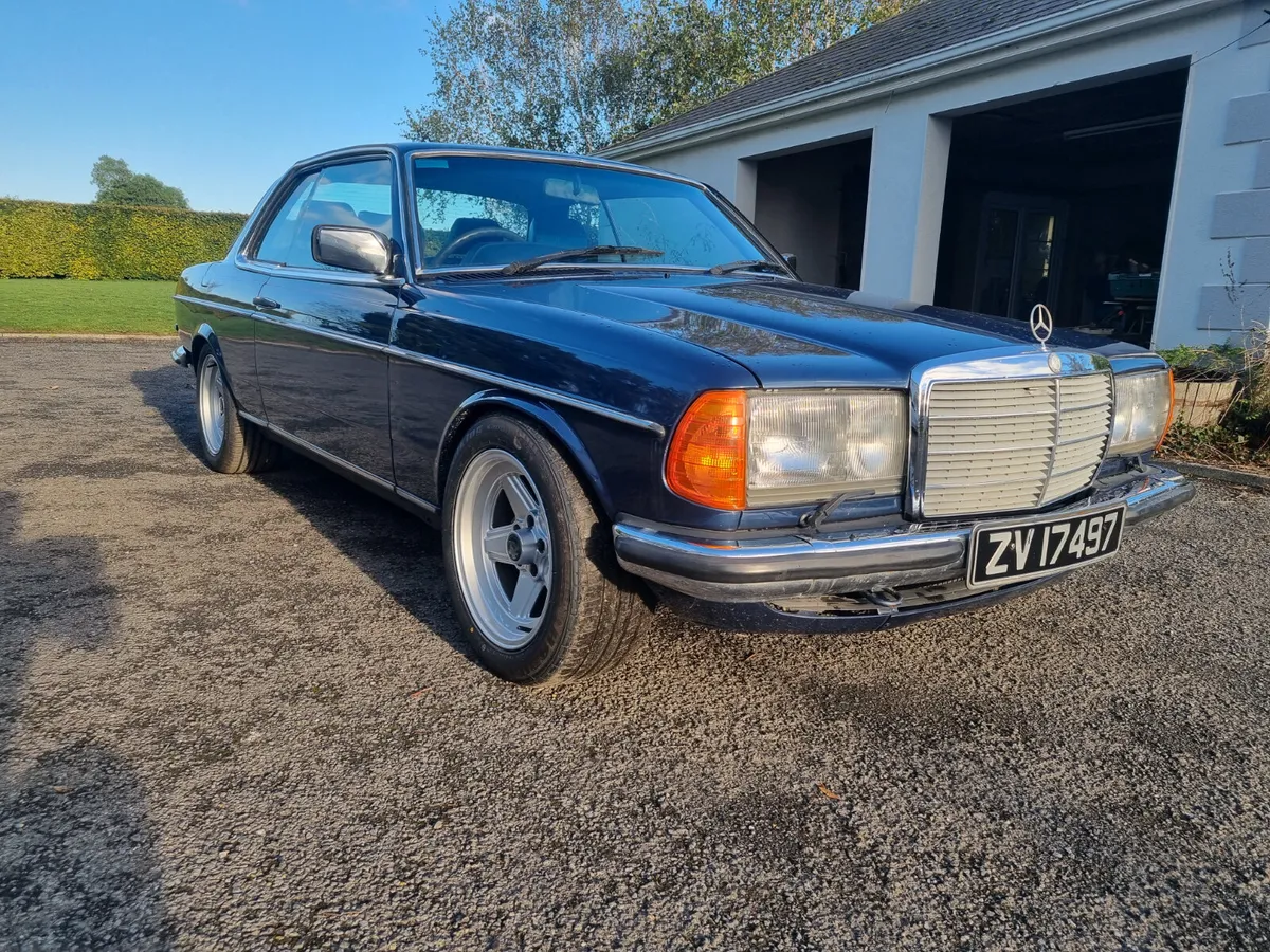 Mercedes-Benz 280 ce AMG ENGINE - Image 1