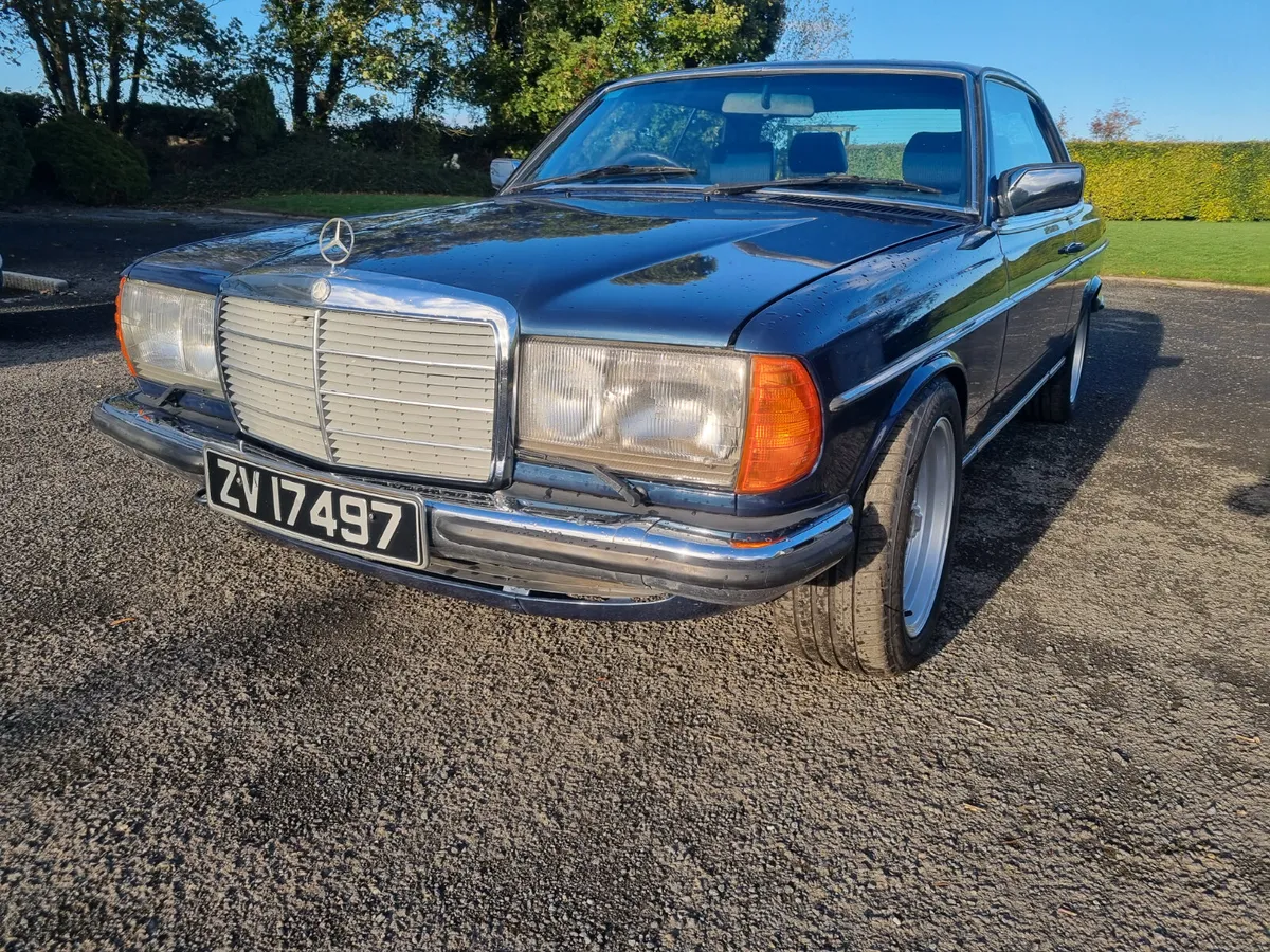 Mercedes-Benz 280 ce AMG ENGINE - Image 2