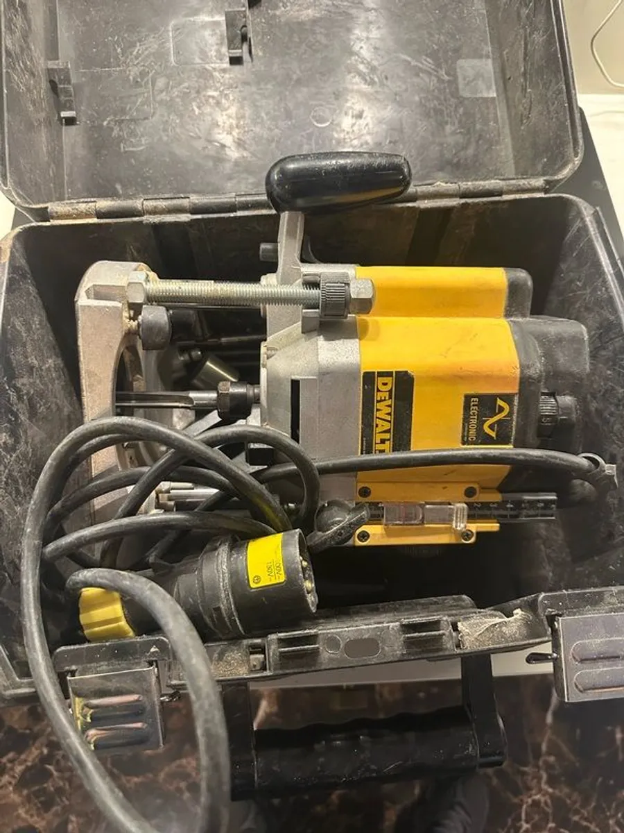 110v tool bundle dewalt - Image 2