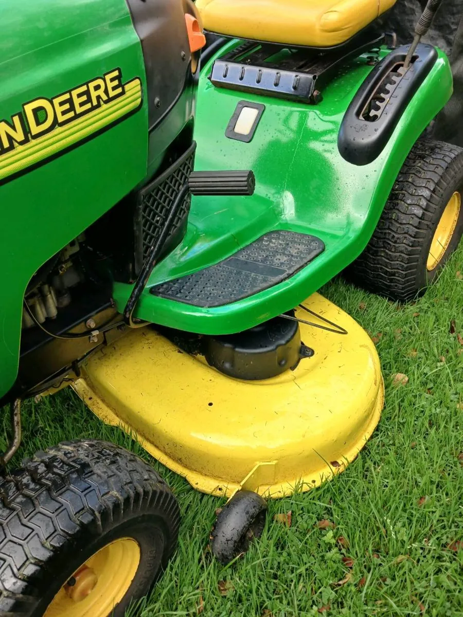 John Deere Lawnmower - Image 3