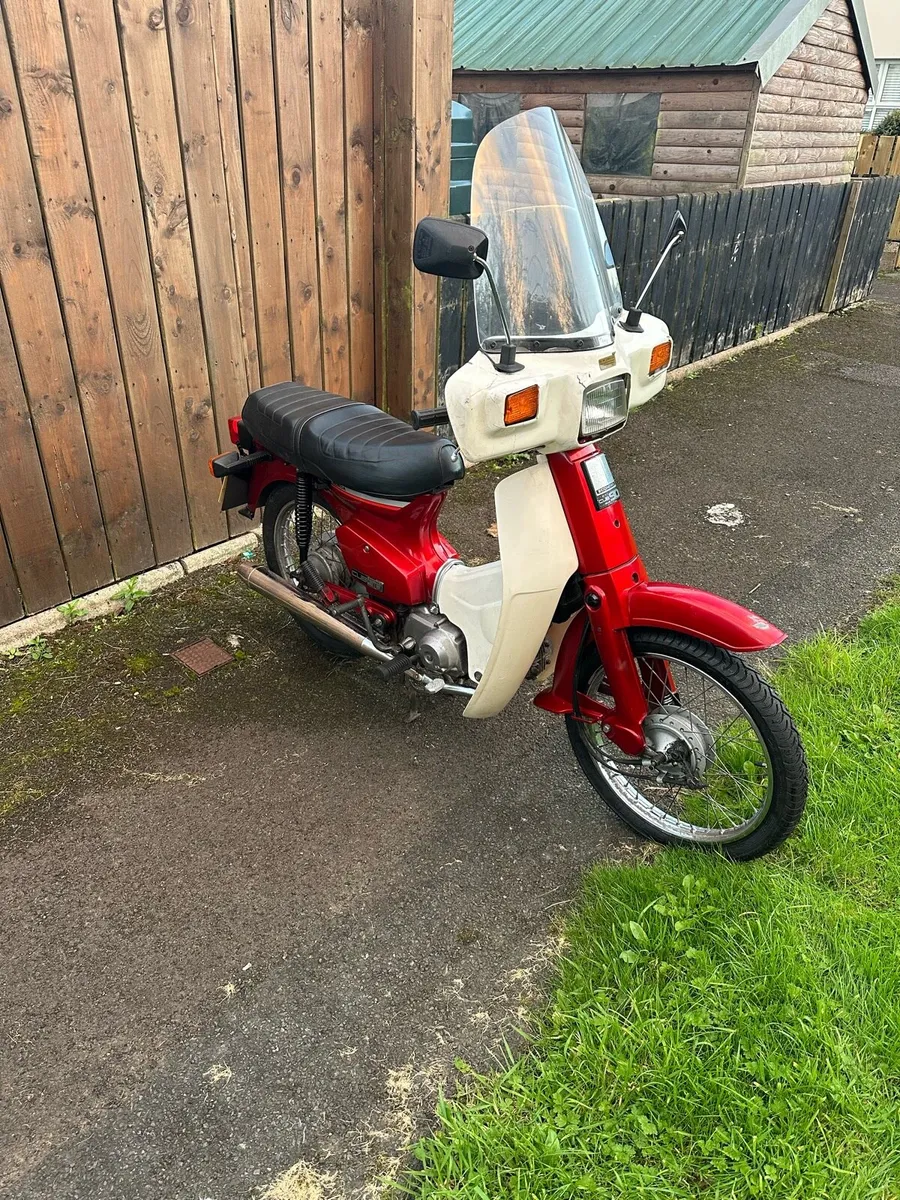 1995 Honda C90 Cub - Image 2