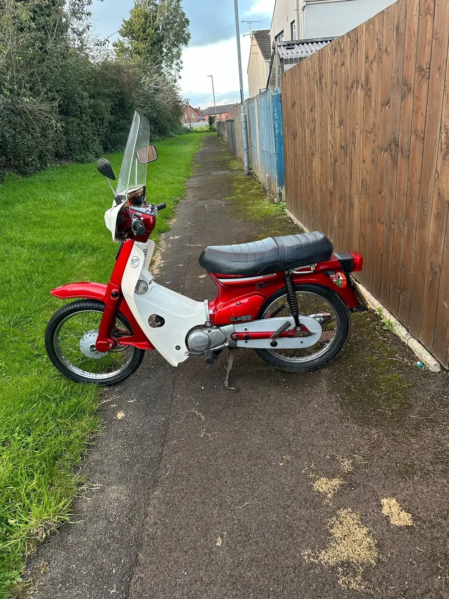 1995 Honda C90 Cub - Image 3