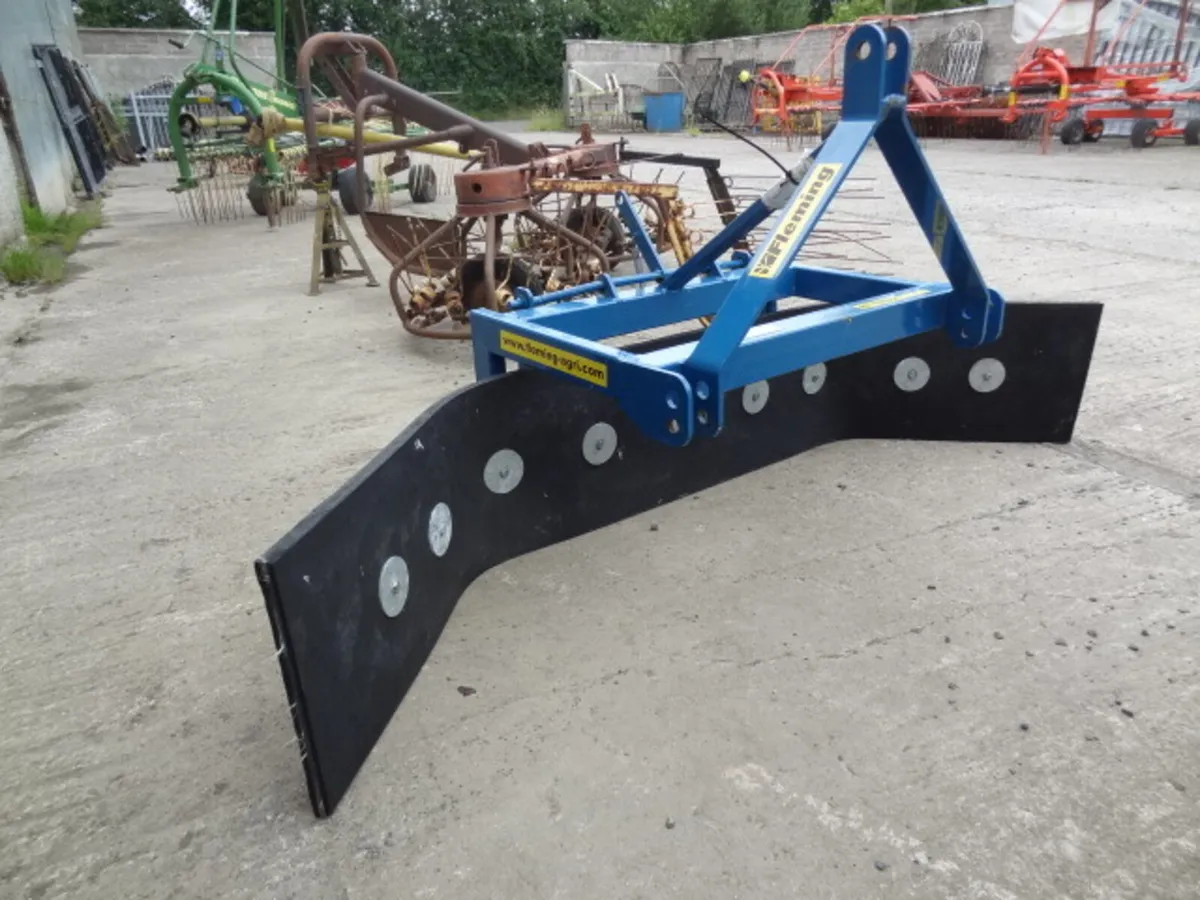 Fleming 7ft Reversible Yard Scraper - Image 1