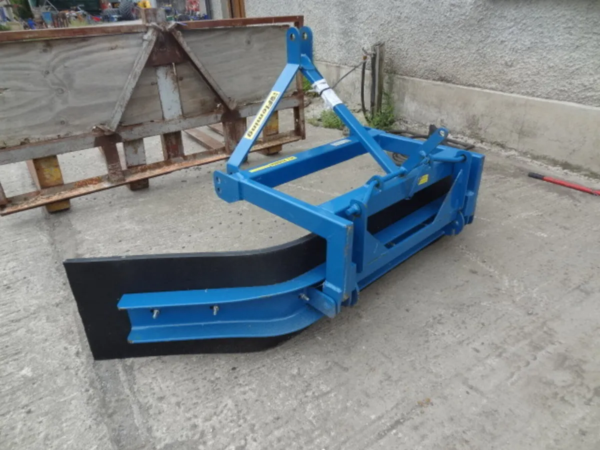 Fleming 7ft Reversible Yard Scraper - Image 4