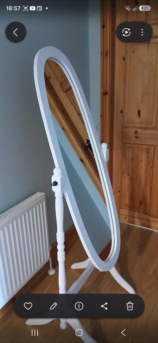 Standing mirror