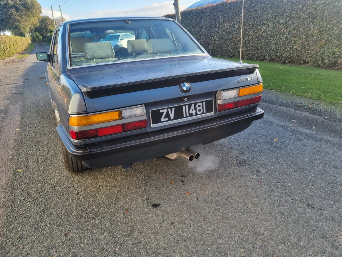 BMW 5-Series 1985 - Image 2