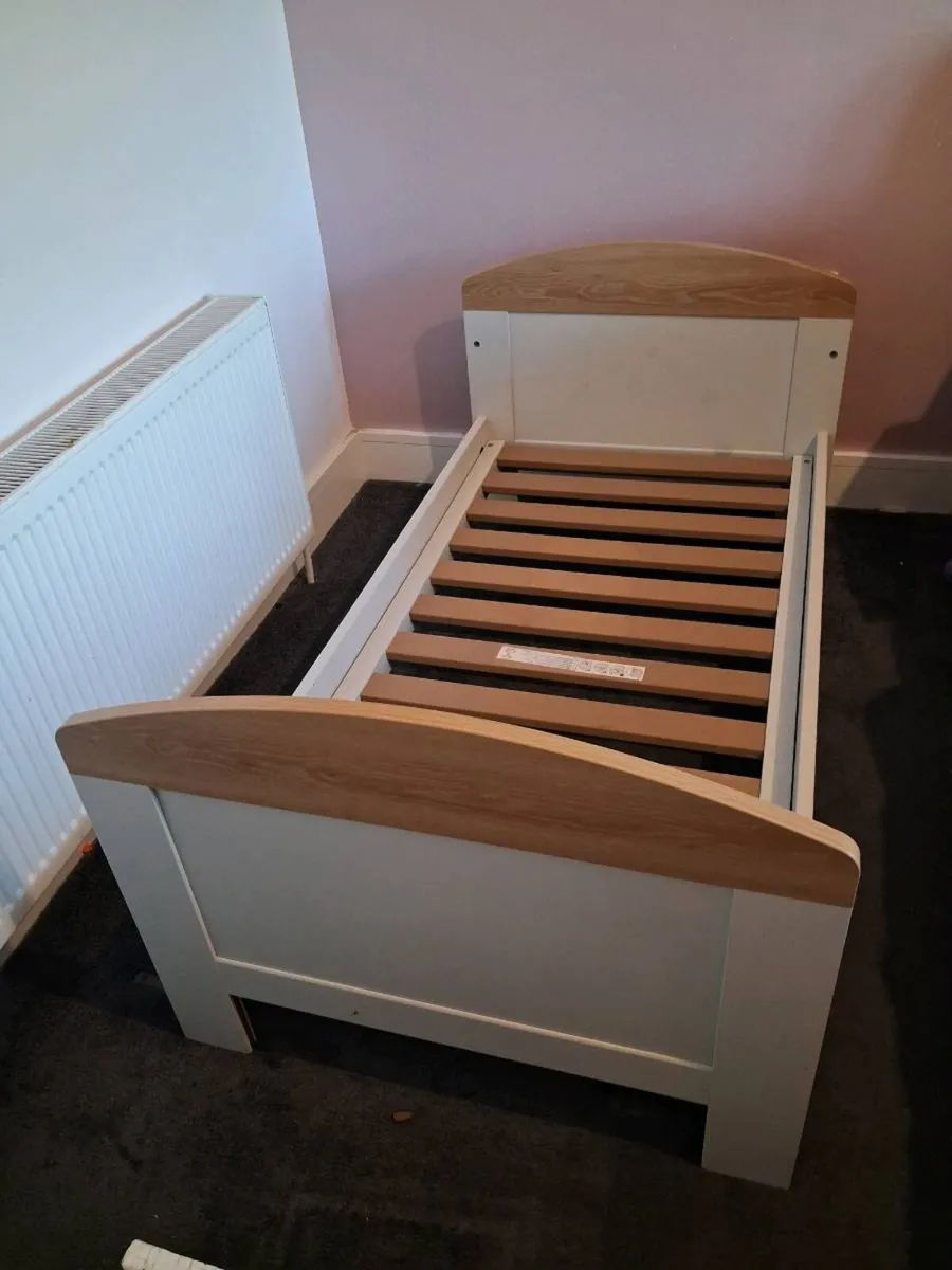 Convertible Baby Cot / Toddler Bed – mattress inc - Image 4
