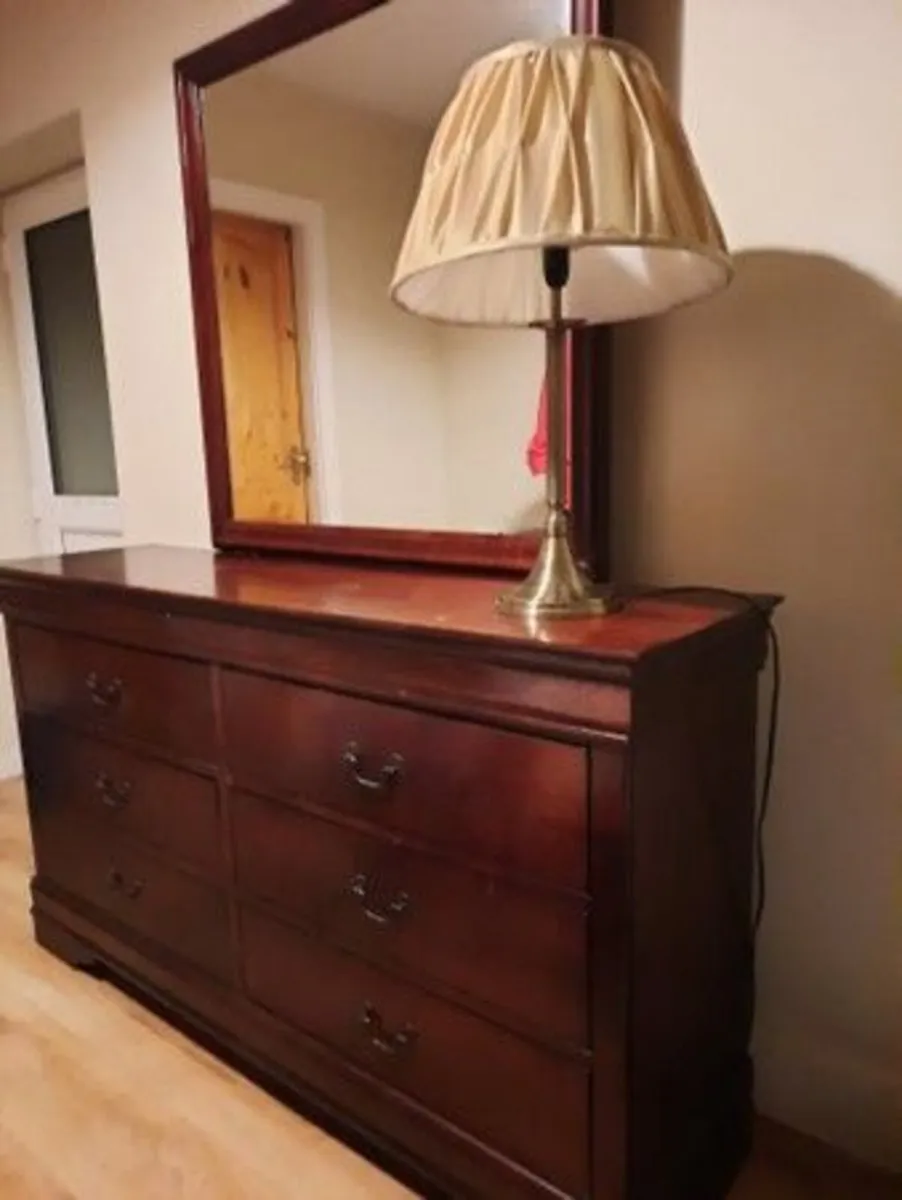 Dressing table without mirror