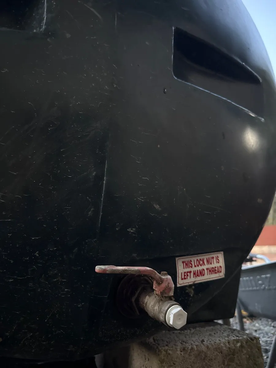 Oil Tank 1100 Litres and 150+ litres of heating - Image 3
