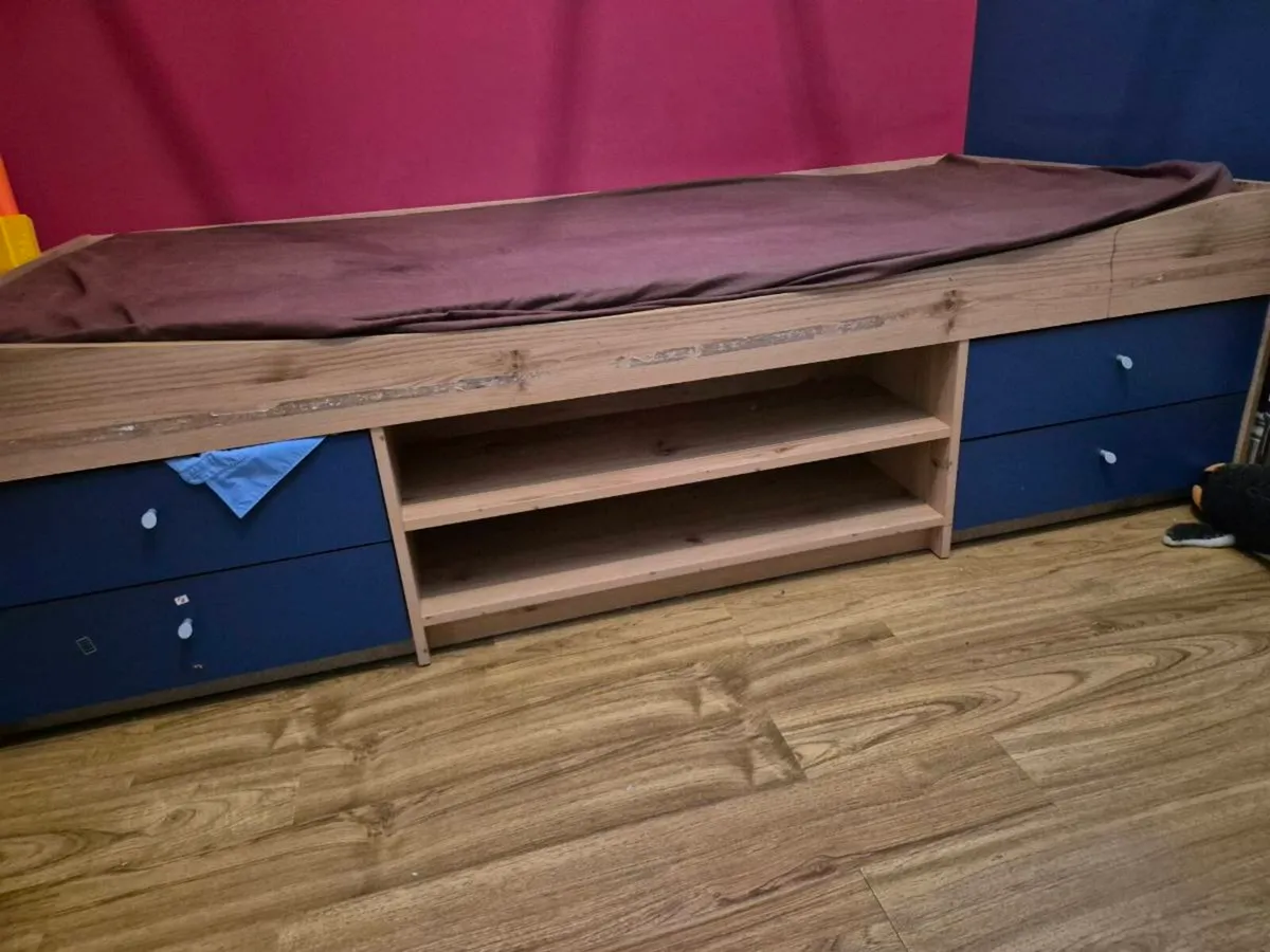 Child's bed - Image 1