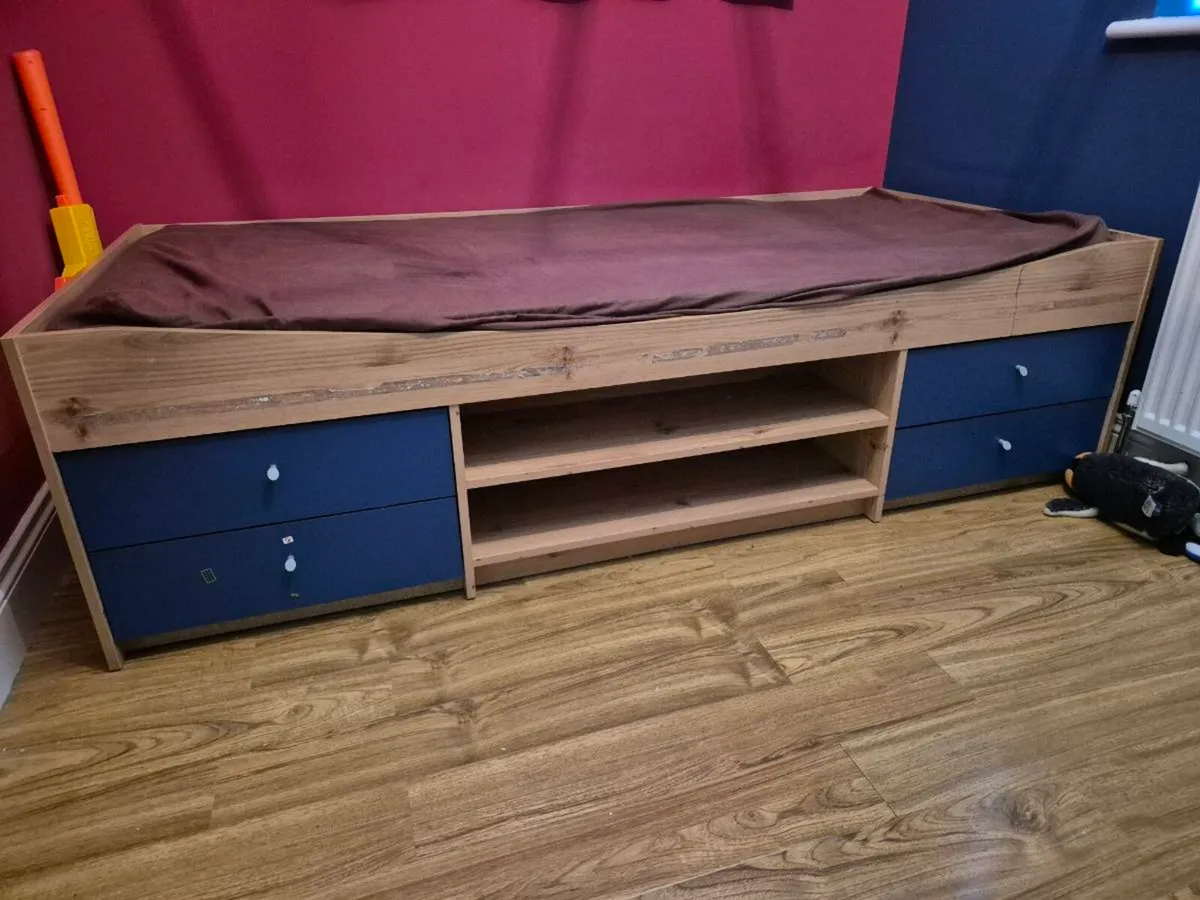 Child's bed - Image 2