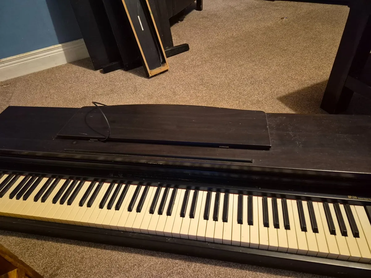 Roland electric piano - Image 4