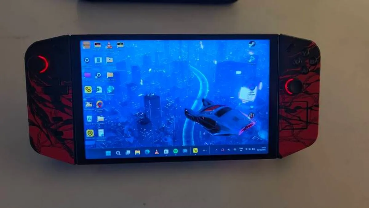 Lenovo Legion Go Z1 Extreme 1TB Handheld - Image 2