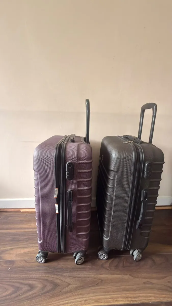 **2-Piece Luggage Set – Purple & Grey**  Selling 2 - Image 2