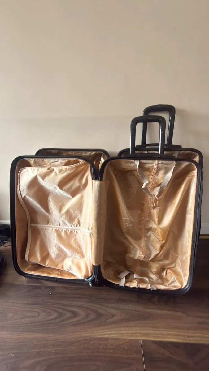 **2-Piece Luggage Set – Purple & Grey**  Selling 2 - Image 3