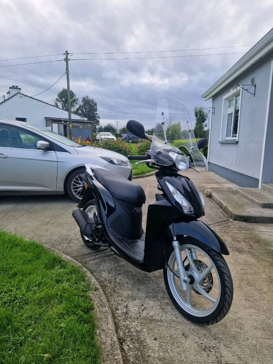 Honda Vision - Image 1