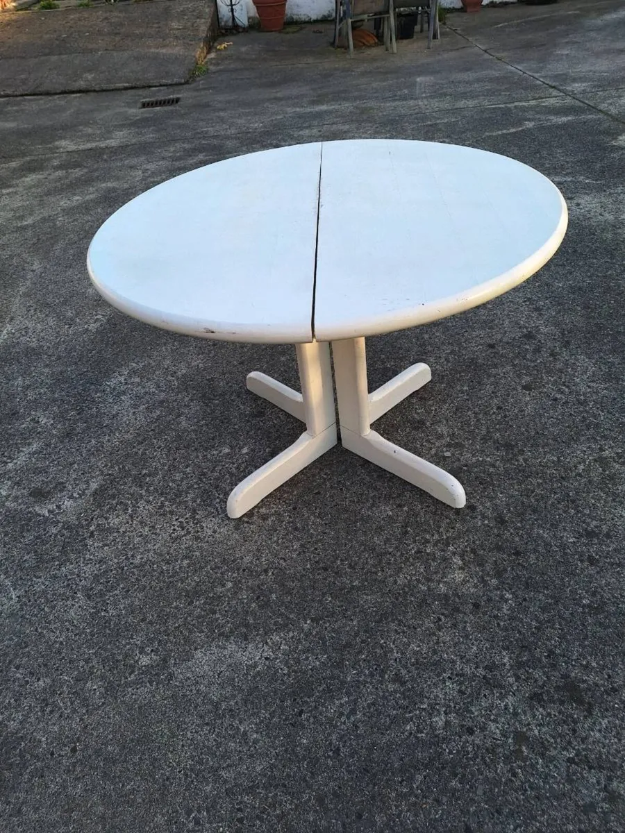 Vintage white extendable table in need of tlc - Image 1