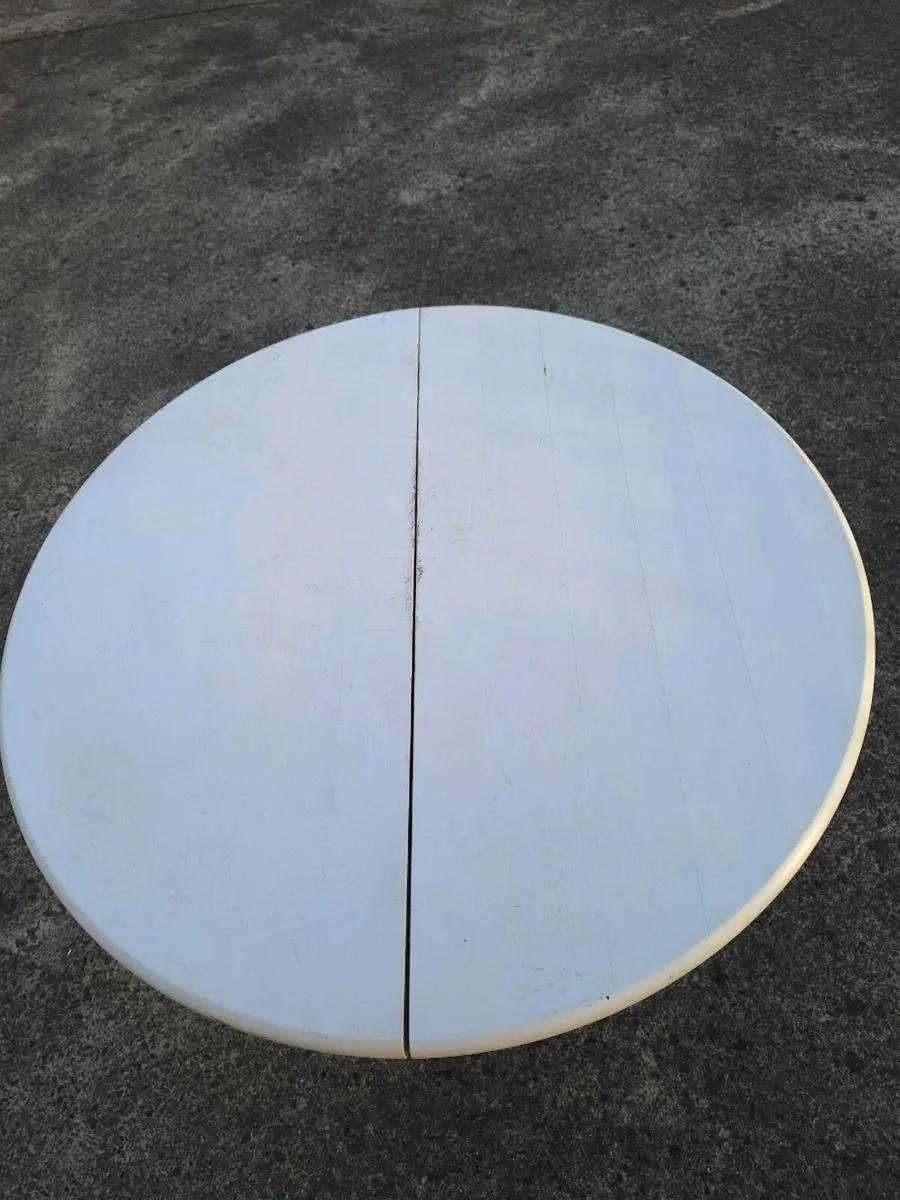 Vintage white extendable table in need of tlc - Image 3