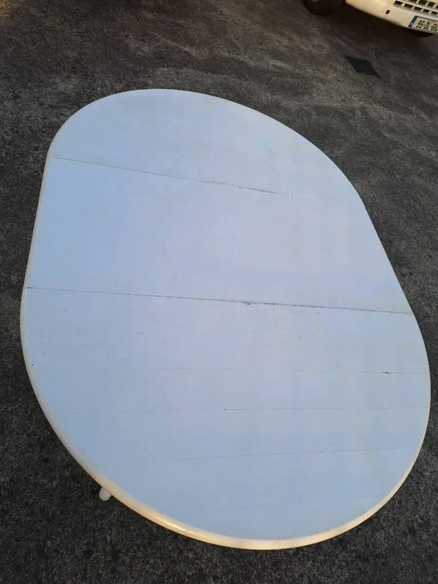 Vintage white extendable table in need of tlc - Image 4