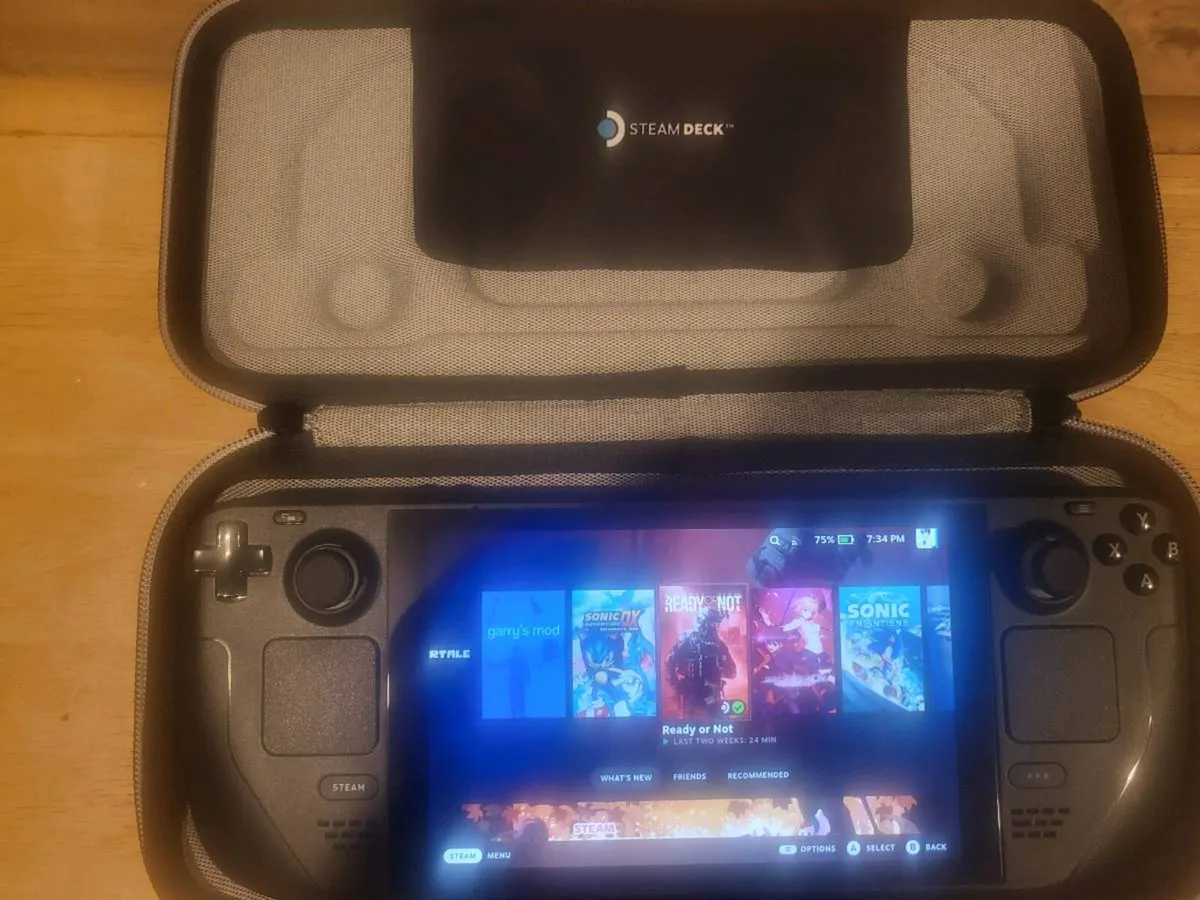 Steam Deck LCD 512GB with case and dock - Image 2