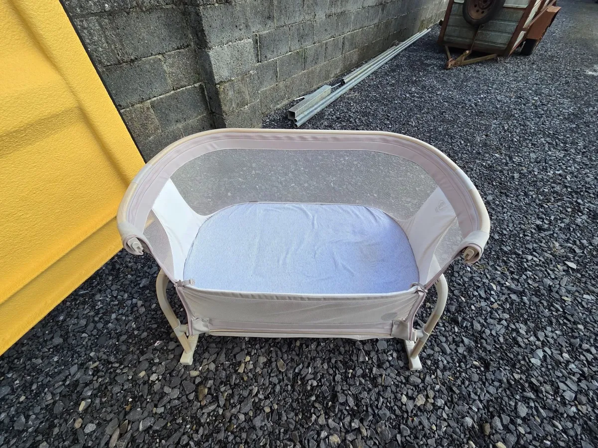 Maxi-Cosi Iora Co-Sleeper – Excellent Condition – - Image 1