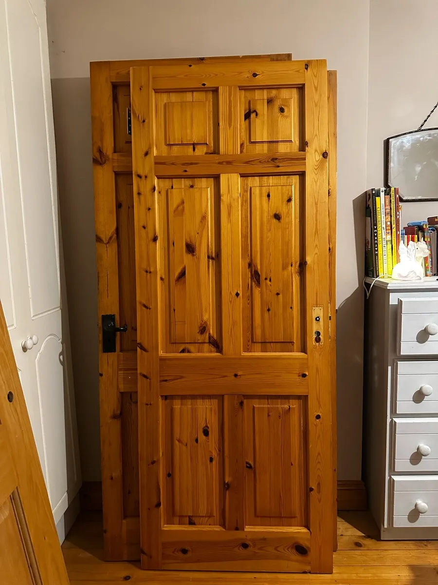 5 solid pine doors - Image 1