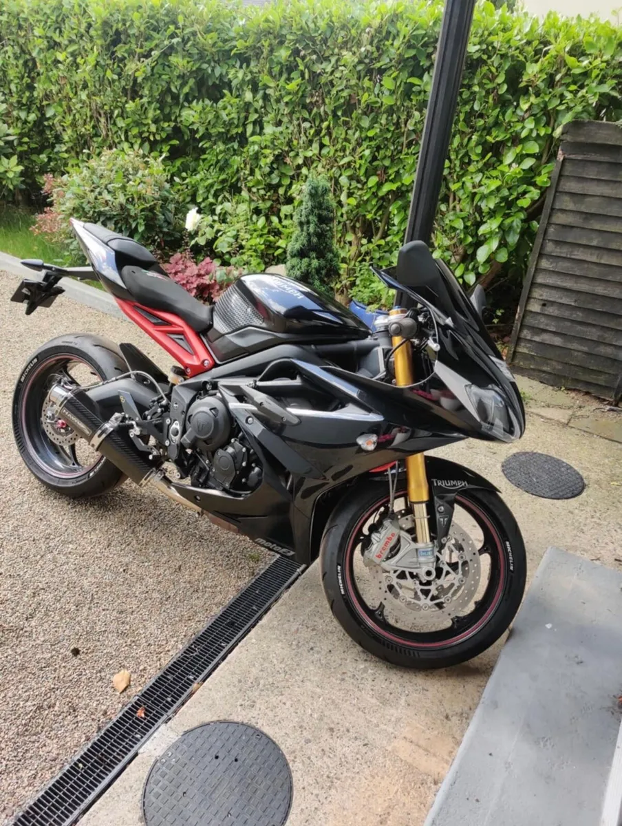 triumph Daytona 675R - Image 1