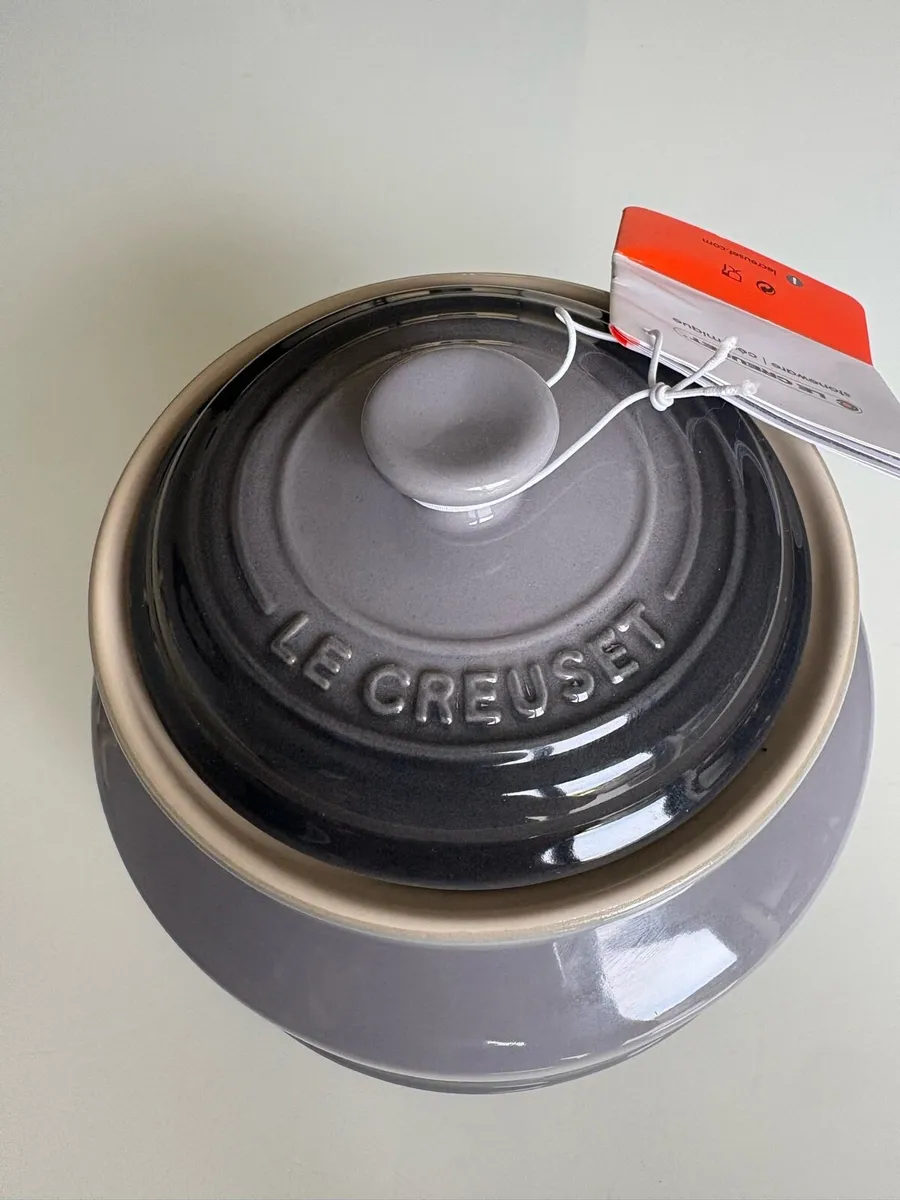 Le creuset large biscuit jar - Image 2