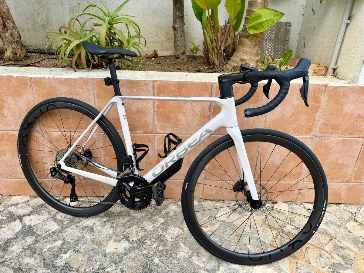 Orbea  orca M35i Road Bike - Image 1