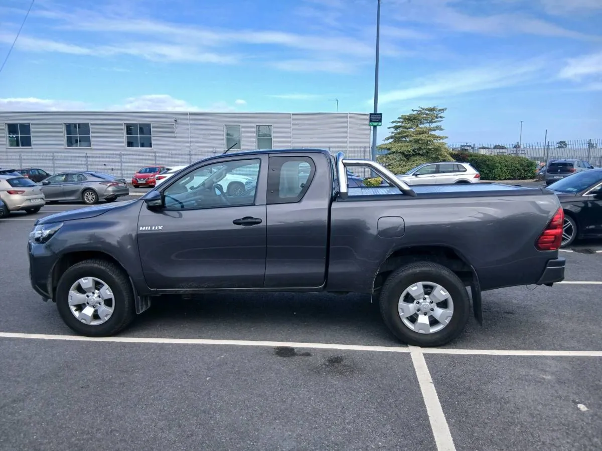 TOYOTA HILUX 221 - Image 2