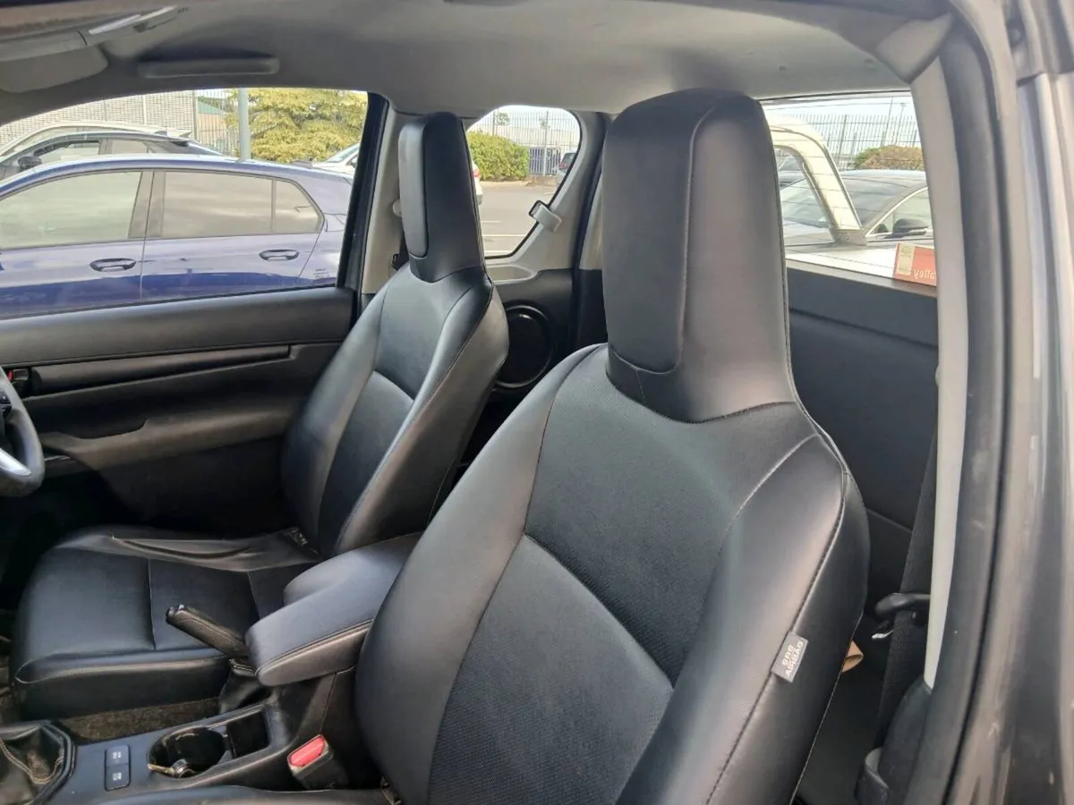 TOYOTA HILUX 221 - Image 4