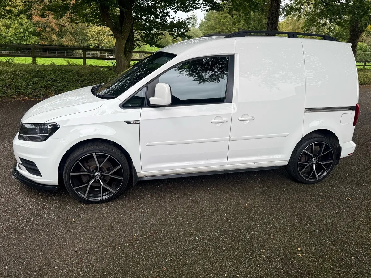 2019 Volkswagen caddy - Image 2