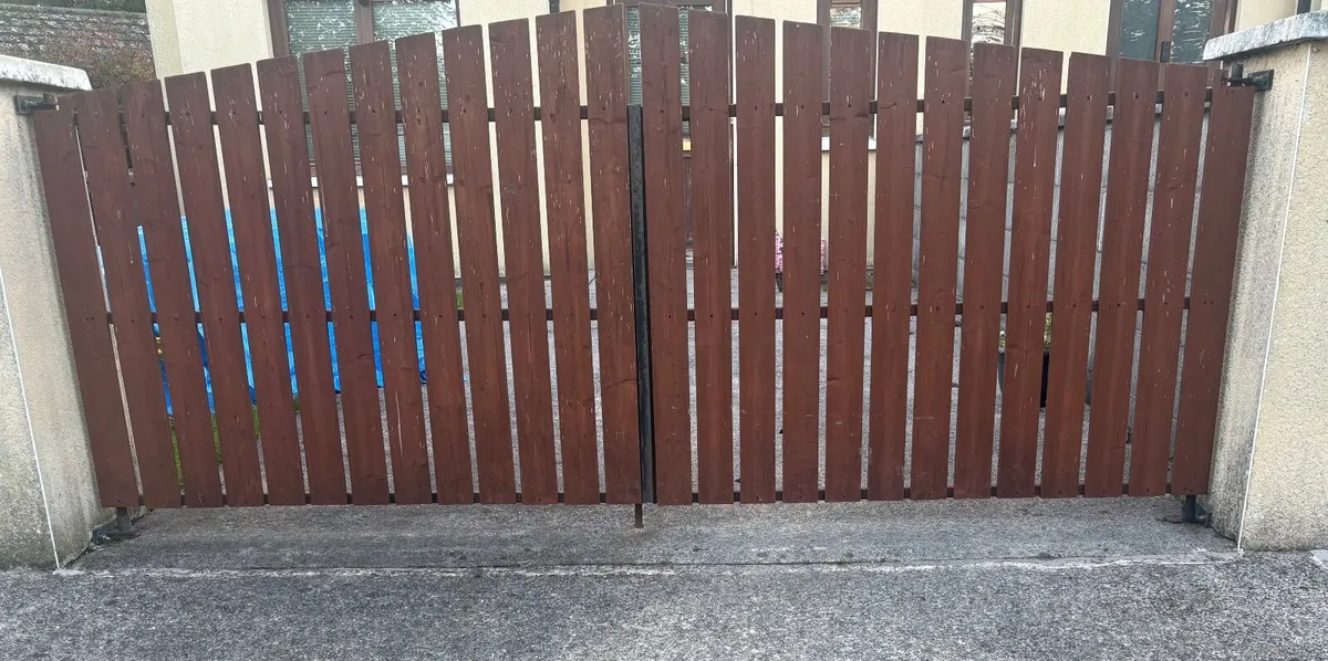 Gates - Image 1