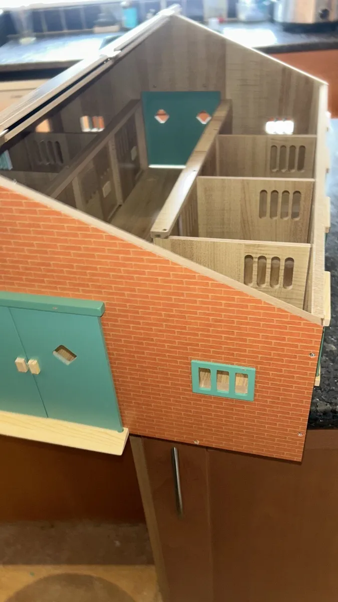 Toy stable - Image 2