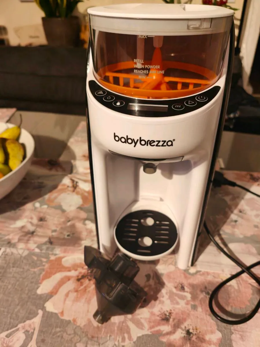 Baby brezza formula maker pro + extra funnel - Image 1