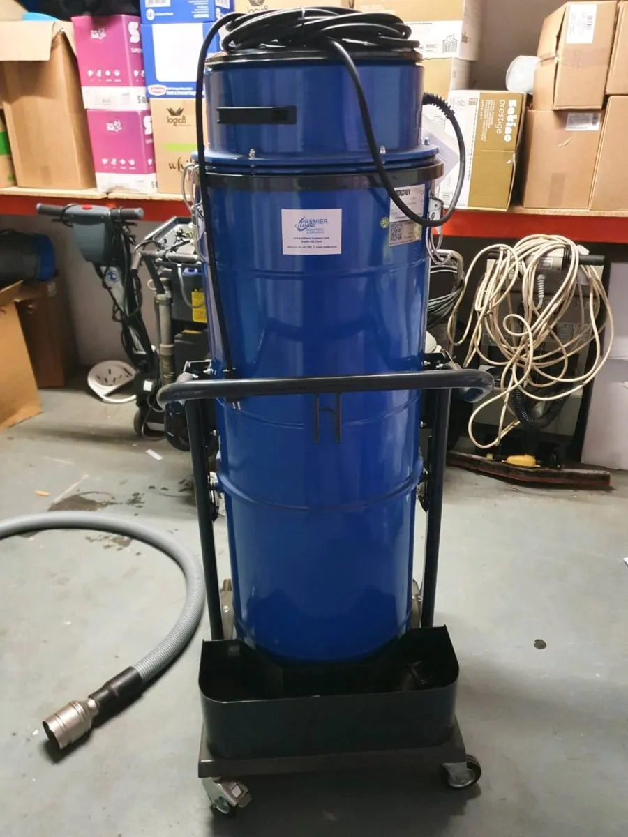 Industrial vacuum - Image 2