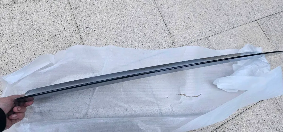 BMW F30 gloss black roof spoiler - Image 4