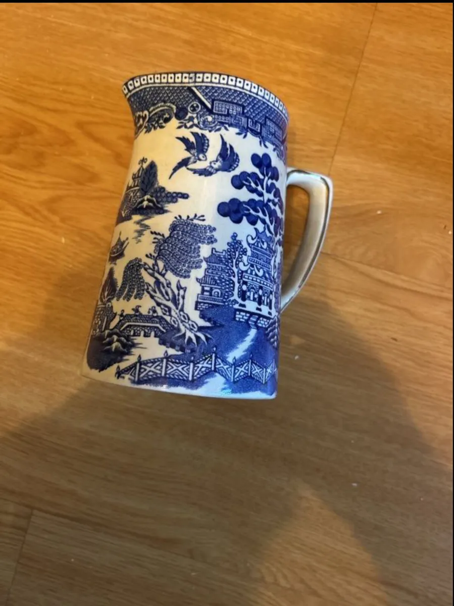 Blue willow hot water jug - Image 1