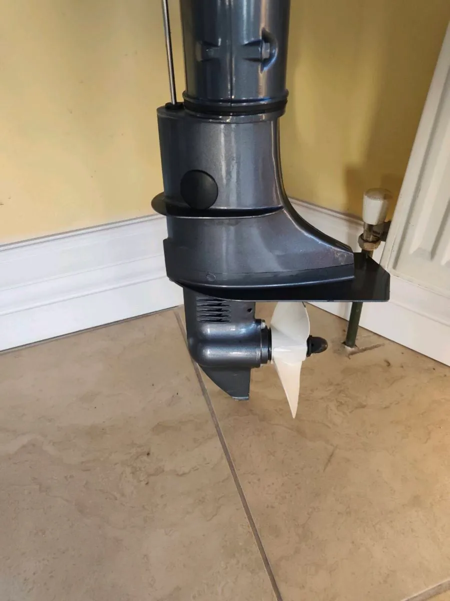 Yamaha 6 hp boat engine - Image 1
